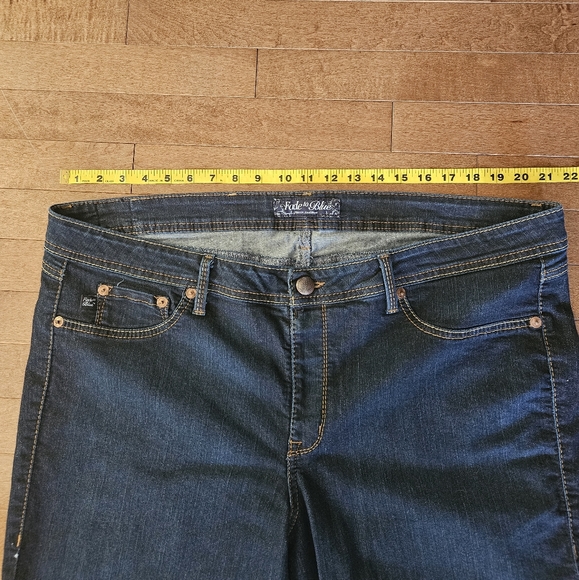 FADE TO BLUE Plus Size Woman's Jeans Size 3X (Size 22) - Picture 8 of 9